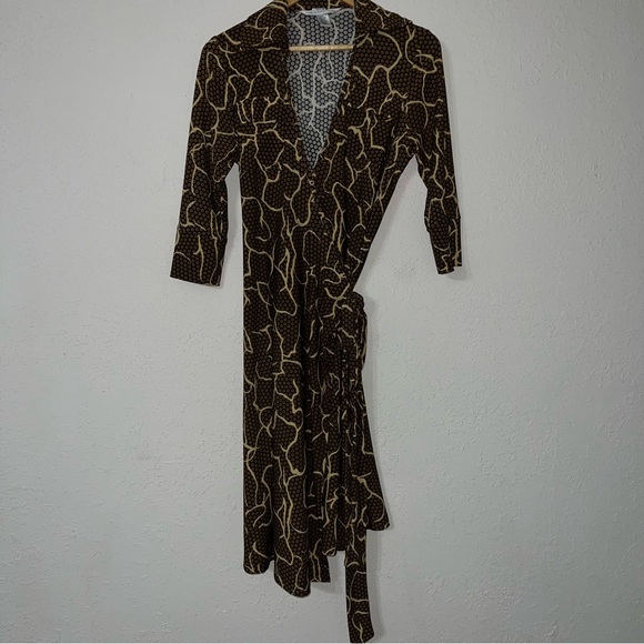 Diane Von Furstenberg 100% Silk Jersey
Wrap Dress Brown Dot Print Pattern Size 4 - Picture 1 of 11